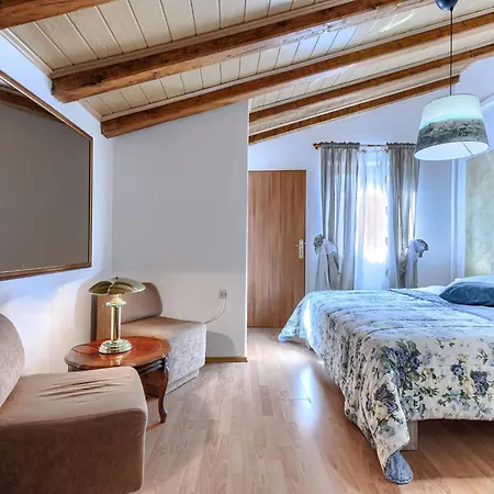 Rotonda By Interhome Kršan