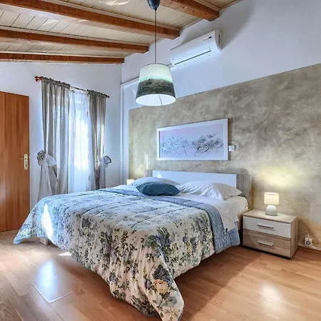 Rotonda - Lbn304 By Interhome